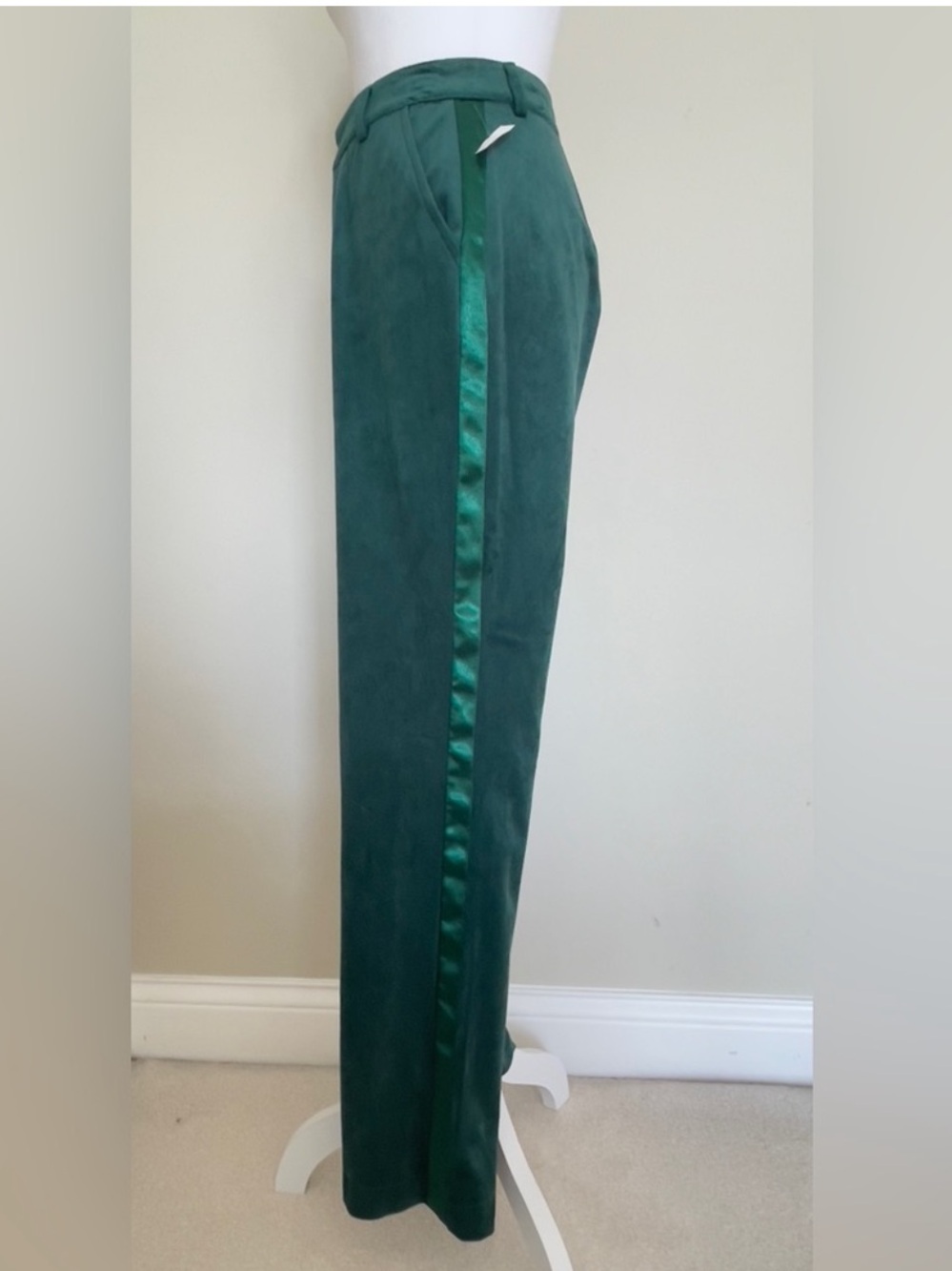 Avec Les Filles Green Suede with Satin Stripe Straight Leg Pants NWOT Size 8 - Picture 2 of 9